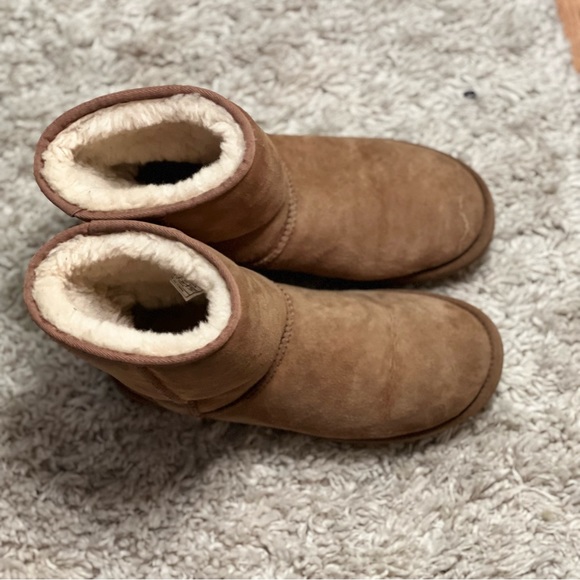 Chestnut classic ugg boots - Picture 7 of 9